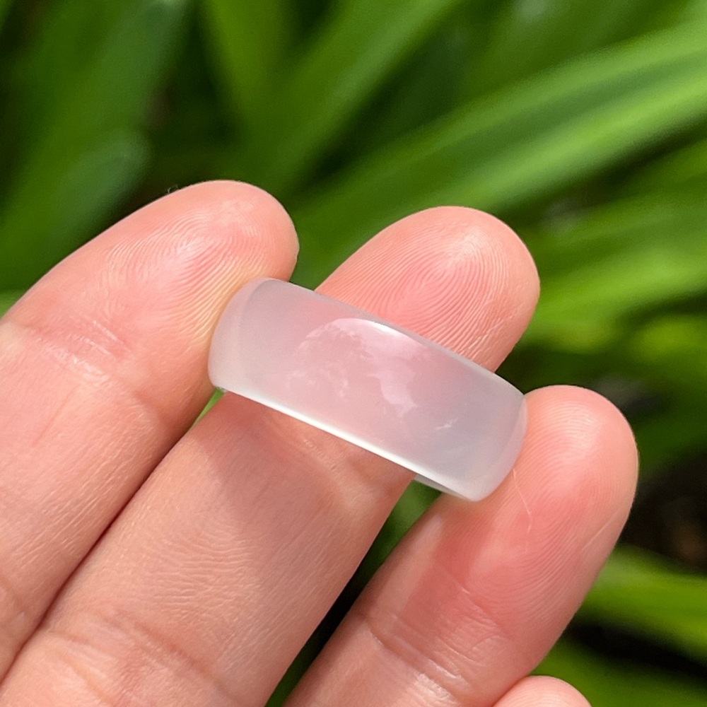 Size 8.25 translucent white agate wide band ring 0084
